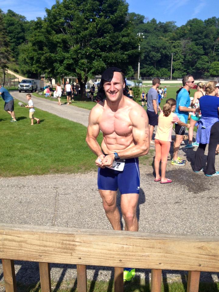 Flexing after some rest at the finish line.